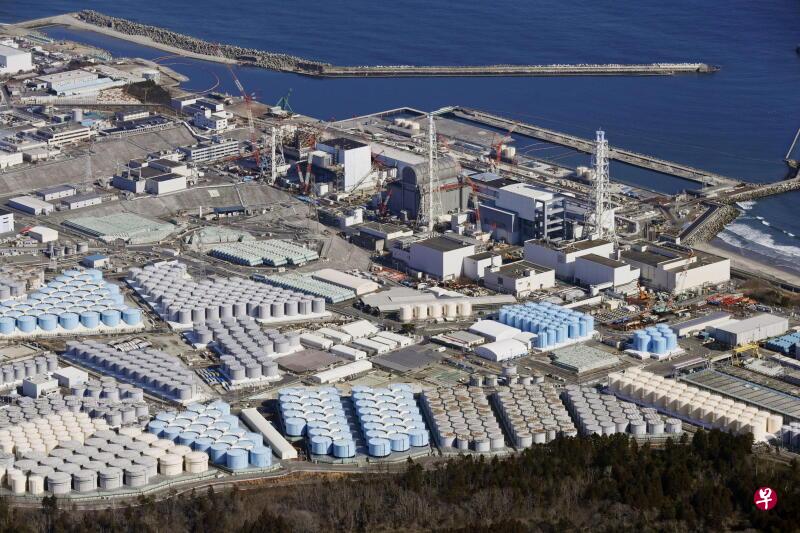 日本政府内阁昨天通过了将核电站内大量受放射性物质污染的废水排放入海的决定,此举不仅招致日本民间的强烈反弹,更引发中国、韩国、俄罗斯的不满。(路透社) 日本政府内阁昨天通过了将核电站内大量受放射性物质污染的废水排放入海的决定,此举不仅招致日本民间的强烈反弹,更引发中国、韩国、俄罗斯的不满。(路透社)