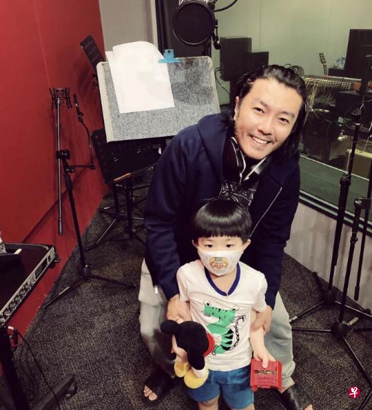 阿杜说儿子的表演欲强。(图 / 互联网) 阿杜说儿子的表演欲强。(图 / 互联网)