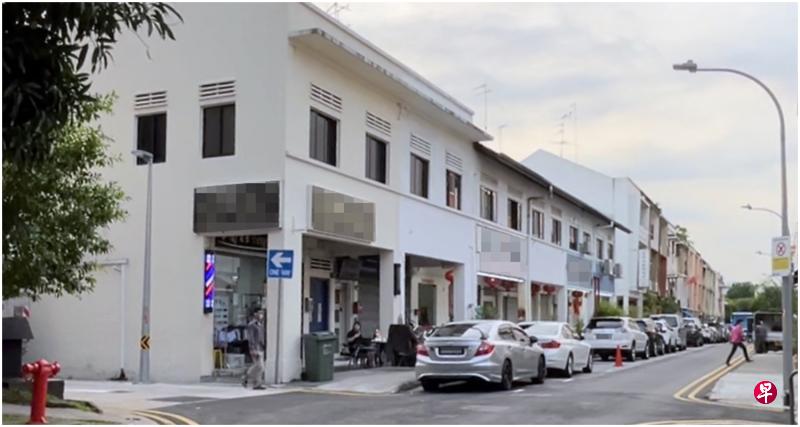 其中一家非法赌档位于芽茏17巷的店屋楼上,楼下还有几个人“看水”。 其中一家非法赌档位于芽茏17巷的店屋楼上,楼下还有几个人“看水”。
