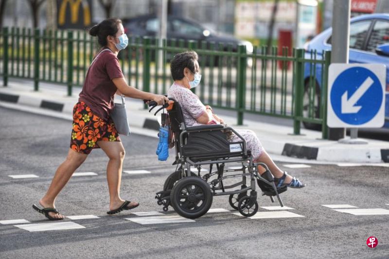 医药费只涨不降?(海峡时报档案照片) 医药费只涨不降?(海峡时报档案照片)