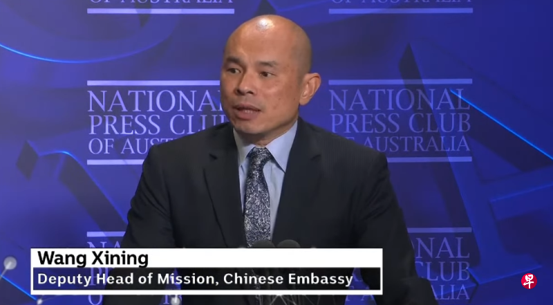 中国驻澳大利亚公使王晰宁昨天在堪培拉全国新闻记者俱乐部举办的一个活动上说,中国不是奶牛,人们不应该抱有在中国正值壮年时挤奶,过后策划将之宰割的想法。(互联网) 中国驻澳大利亚公使王晰宁昨天在堪培拉全国新闻记者俱乐部举办的一个活动上说,中国不是奶牛,人们不应该抱有在中国正值壮年时挤奶,过后策划将之宰割的想法。(互联网)