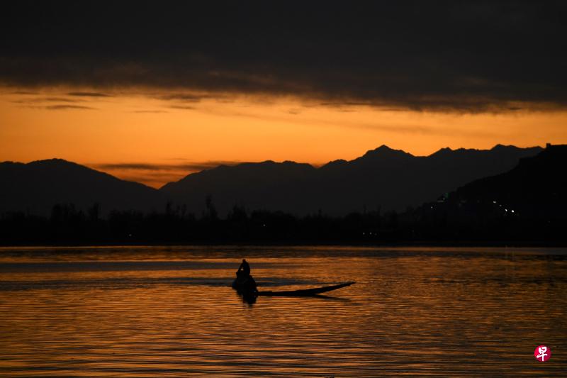 印度克什米尔斯利那加(Srinagar)达尔湖(Dal Lake)。(法新社) 印度克什米尔斯利那加(Srinagar)达尔湖(Dal Lake)。(法新社)