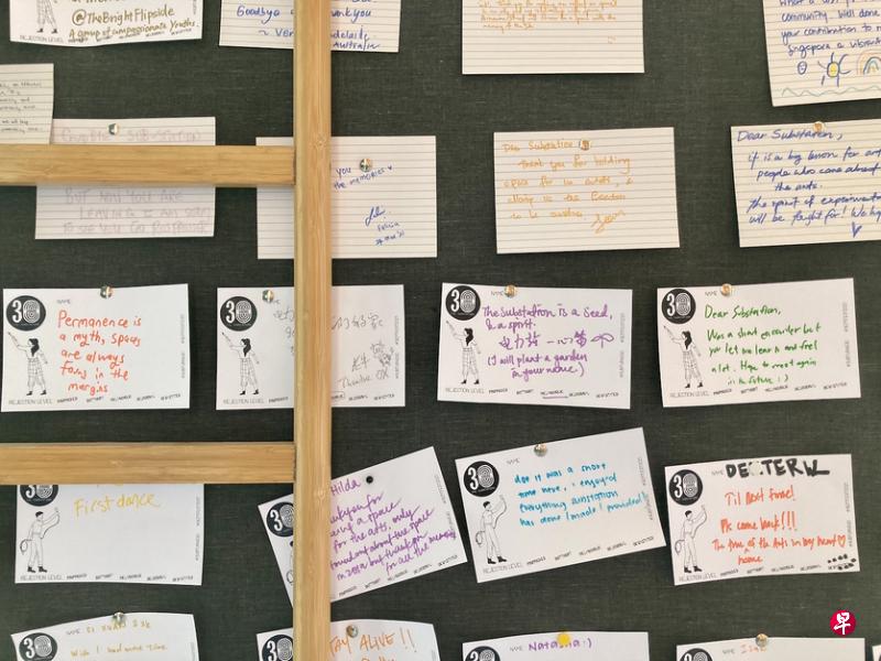 大家把对电力站的不舍写成片言只语，字里行间满是眷恋，原来我们曾有过一段共同回忆。（蓝郁摄）