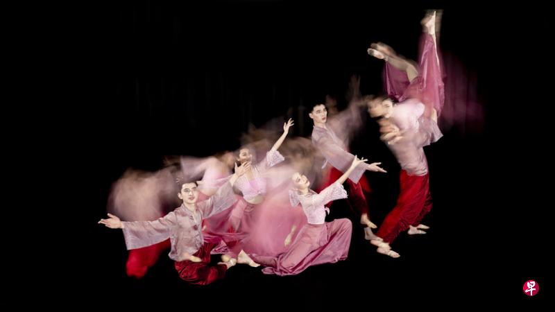 聚舞坊舞者以舞畅叙疫情中的经历和反思。（黄鼎祥摄）