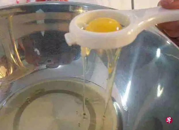 蛋清可擦拭皮沙发。（互联网）