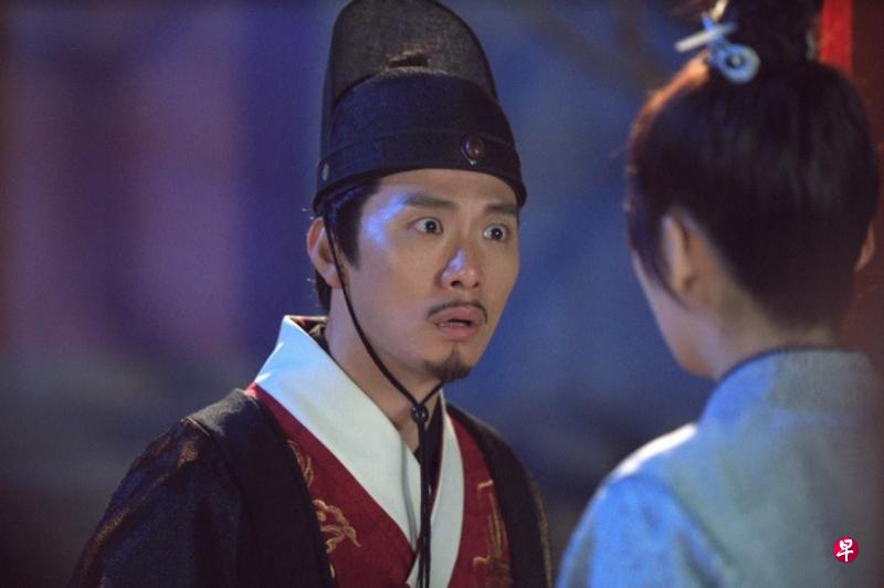 戚玉武在《我的女侠罗明依》演出锦衣卫，被赞幽默自然。（档案照）
