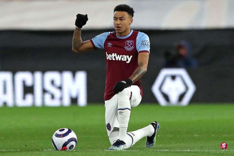 过去一年英超球员在开赛前都会单膝下跪为种族平权运动请命,但来临奥运会将禁止这一切。(法新社) 过去一年英超球员在开赛前都会单膝下跪为种族平权运动请命,但来临奥运会将禁止这一切。(法新社)