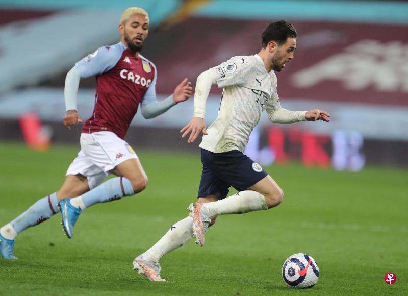 贝尔纳多·席尔瓦在右路无人可挡,成为曼市获胜英雄。(法新社) 贝尔纳多·席尔瓦在右路无人可挡,成为曼市获胜英雄。(法新社)