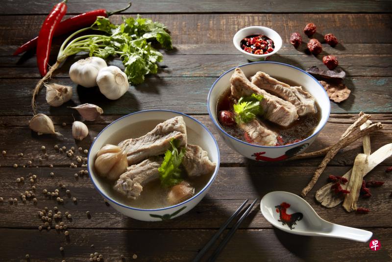 老朋友肉骨茶有潮州肉骨茶和药材肉骨茶两种。(餐馆提供) 老朋友肉骨茶有潮州肉骨茶和药材肉骨茶两种。(餐馆提供)