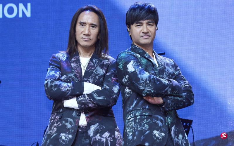 动力火车新专辑的歌曲比以往悲伤，被公司笑封“悲歌天团”。左为颜志琳，右为尤秋兴。（华研唱片提供）