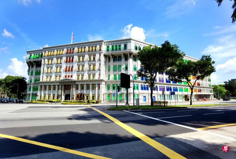 福康宁山脚下行政区热门打卡点,旧禧街警察局的972扇彩窗独树一格。 福康宁山脚下行政区热门打卡点,旧禧街警察局的972扇彩窗独树一格。