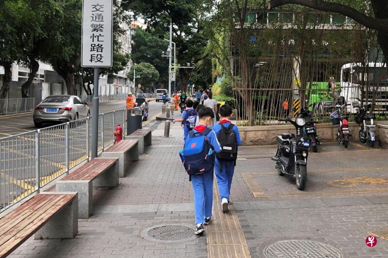 “privilege梗” 实际上是踩中了不少网民的痛处,他们试图以这种黑色幽默的方式来描绘社会资源分配不公的现实。(路透社) “privilege梗” 实际上是踩中了不少网民的痛处,他们试图以这种黑色幽默的方式来描绘社会资源分配不公的现实。(路透社)