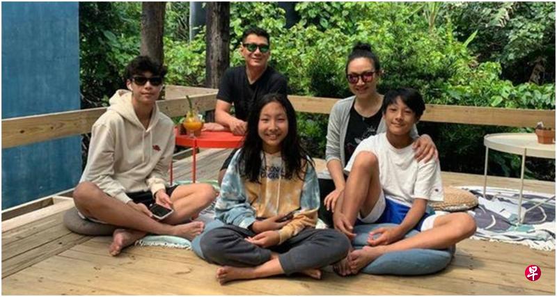 聂云(左二)、老婆及3儿女疫情下尽量宅家。(互联网)
聂云(左二)、老婆及3儿女疫情下尽量宅家。(互联网)