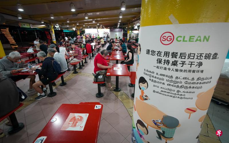 国家环境局于今年2月6日推出“保持桌面整洁运动”,至今有三个月。自运动推行以来,碗碟和托盘的归还率平均从运动前的33%提高到35%,仅仅提高两个百分点。这说明运动起不了多大作用。(档案照) 国家环境局于今年2月6日推出“保持桌面整洁运动”,至今有三个月。自运动推行以来,碗碟和托盘的归还率平均从运动前的33%提高到35%,仅仅提高两个百分点。这说明运动起不了多大作用。(档案照)