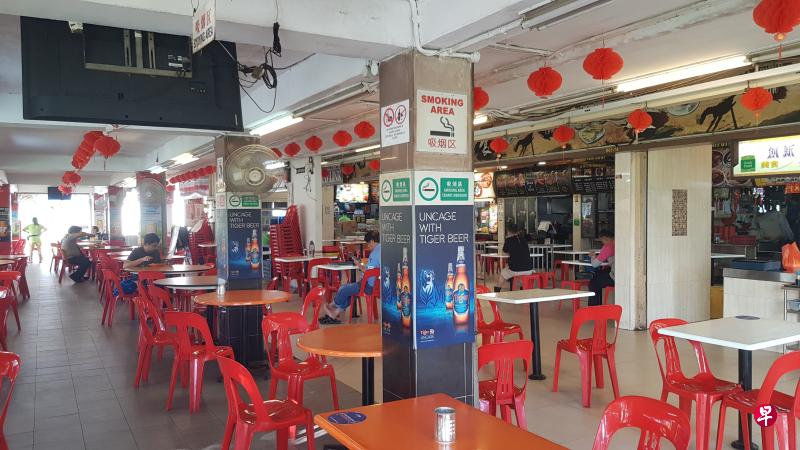 员工指出,咖啡店这两天的生意少了至少一半。 员工指出,咖啡店这两天的生意少了至少一半。
