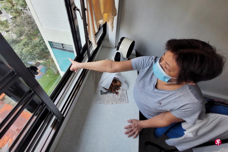 王梅雪指楼下邻居天天长时间煮食,导致油烟味飘入家中。 王梅雪指楼下邻居天天长时间煮食,导致油烟味飘入家中。