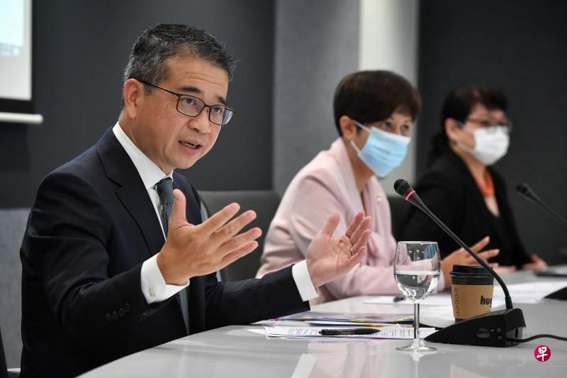 总理公署部长兼财政部和国家发展部第二部长英兰妮(左二)和文化、社区及青年部长兼律政部第二部长唐振辉(左一),在主导推动2030年新加坡知识产权策略的跨机构委员会担任正副主席。他们在2021年4月26日的世界知识产权日,于记者会上正式推介这个策略蓝图。(海峡时报) 总理公署部长兼财政部和国家发展部第二部长英兰妮(左二)和文化、社区及青年部长兼律政部第二部长唐振辉(左一),在主导推动2030年新加坡知识产权策略的跨机构委员会担任正副主席。他们在2021年4月26日的世界知识产权日,于记者会上正式推介这个策略蓝图。(海峡时报)