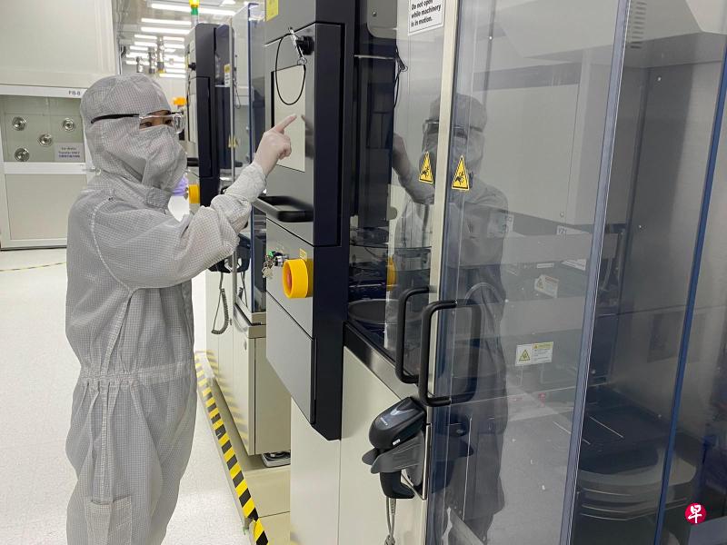 思佳讯全球有限公司(Skyworks Global)制造部副总裁约翰尼受访时透露,公司透过人力转让计划,雇用了超过50人。(受访者提供) 思佳讯全球有限公司(Skyworks Global)制造部副总裁约翰尼受访时透露,公司透过人力转让计划,雇用了超过50人。(受访者提供)