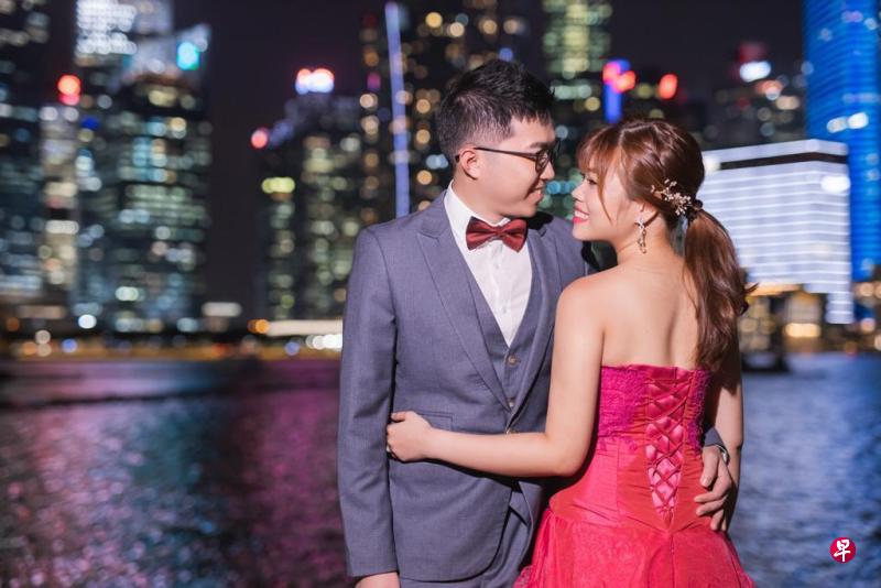 曾钰娟与丈夫欧阳汉文即将在新条例实行后的一天举行婚宴,原本一切已准备就绪,而今也得调整。(受访者提供) 曾钰娟与丈夫欧阳汉文即将在新条例实行后的一天举行婚宴,原本一切已准备就绪,而今也得调整。(受访者提供)