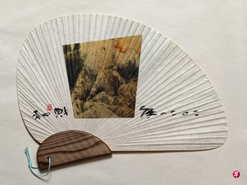 胡财和的山水成扇作品。(主办方提供) 胡财和的山水成扇作品。(主办方提供)