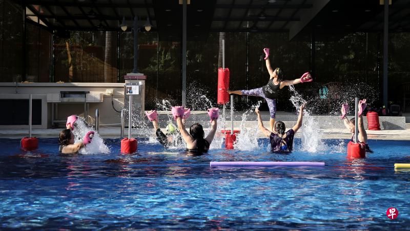 炎炎夏日最适宜消暑的水中运动。 炎炎夏日最适宜消暑的水中运动。