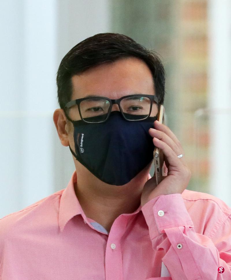 被告郑秋盛发出四封信污蔑胜宝工业信托的前独立女董事吴信恩,指对方靠家庭关系上位,让后者备受困扰。(海峡时报) 被告郑秋盛发出四封信污蔑胜宝工业信托的前独立女董事吴信恩,指对方靠家庭关系上位,让后者备受困扰。(海峡时报)