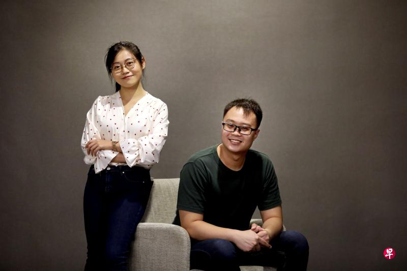 已经找到工作的巩圣阳(左)与杨应权(右)提醒毕业生参与面试前做足准备,包括了解公司背景与掌握相关专业术语。(严宣融摄) 已经找到工作的巩圣阳(左)与杨应权(右)提醒毕业生参与面试前做足准备,包括了解公司背景与掌握相关专业术语。(严宣融摄)