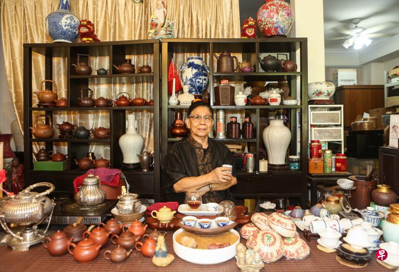 退休讲师罗炳鑫半世纪以来珍藏了近20吨中国名茶。 退休讲师罗炳鑫半世纪以来珍藏了近20吨中国名茶。