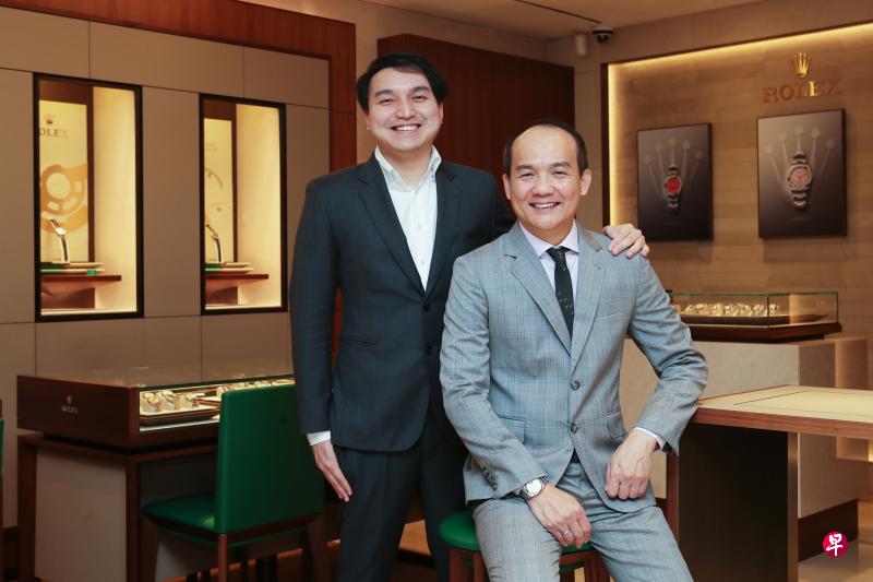 祺兴行父子兵侯绍华(右)和侯文盛(左)是老字号第二代和第三代传人。 祺兴行父子兵侯绍华(右)和侯文盛(左)是老字号第二代和第三代传人。