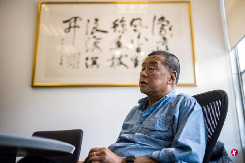 黎智英去年6月16日在香港壹传媒集团办公室接受采访的神情。（法新社）