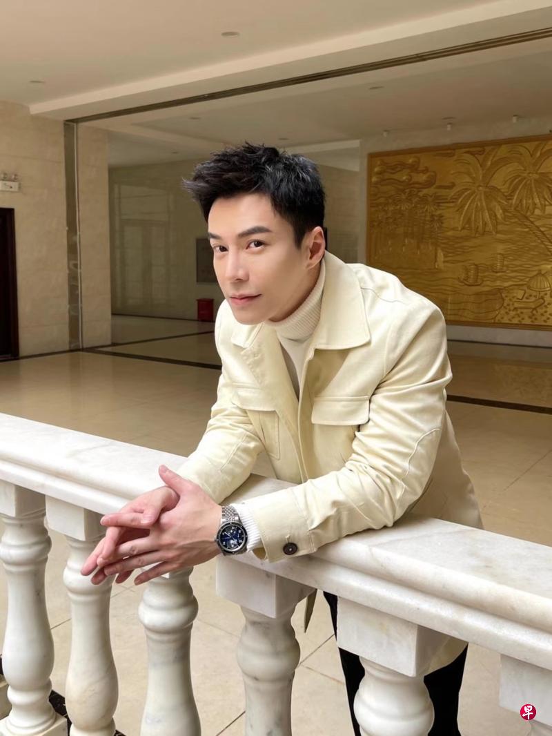 王冠逸回新后没闲着,整理新家,忙代言及自家产品事宜。(互联网) 王冠逸回新后没闲着,整理新家,忙代言及自家产品事宜。(互联网)