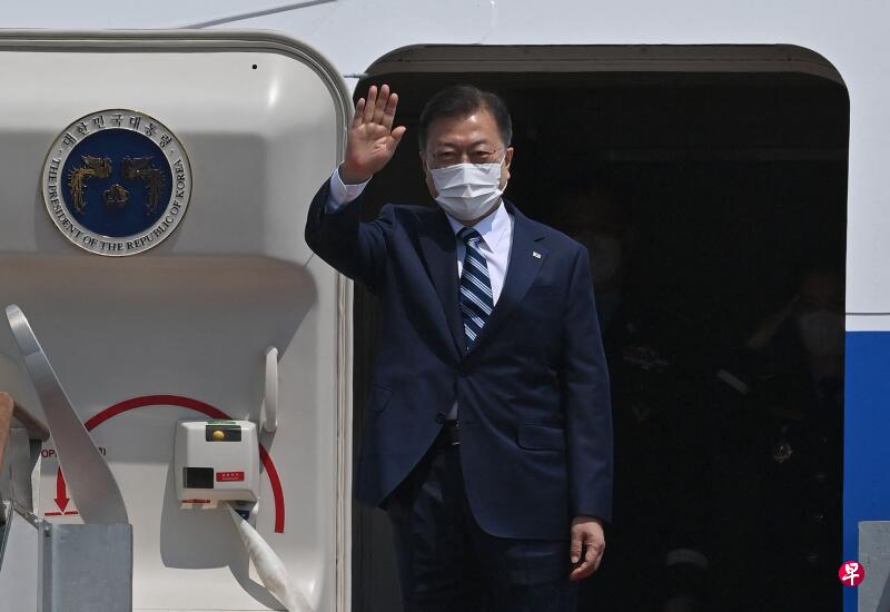 韩国总统文在寅昨日下午启程赴美国,预计于华盛顿时间21日下午与美国总统拜登举行峰会。(法新社) 韩国总统文在寅昨日下午启程赴美国,预计于华盛顿时间21日下午与美国总统拜登举行峰会。(法新社)