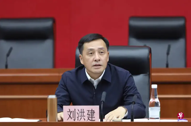 1973年出生的刘洪建,1993年毕业后一直在福建工作,直到去年7月跨省履新,出任云南省副省长。(云南省政府网站) 1973年出生的刘洪建,1993年毕业后一直在福建工作,直到去年7月跨省履新,出任云南省副省长。(云南省政府网站)