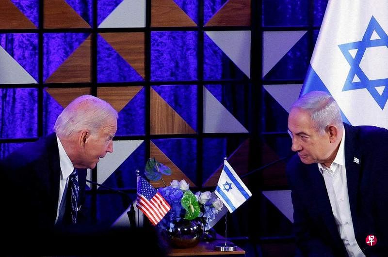 去年以哈冲突爆发后不久，美国总统拜登（左）出访以色列，并于10月18日在特拉维夫会见以色列总理内坦亚胡。（路透社）