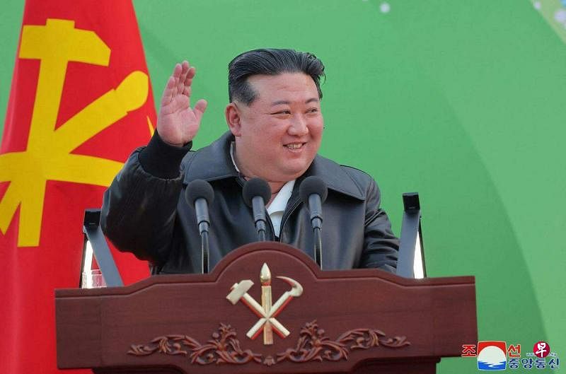 朝鲜中央电视台播出一首新歌，歌颂领导人金正恩为一位“可亲的父亲”和“伟大的领导人”。（法新社）