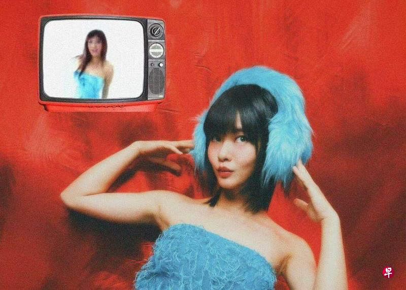黄暄婷为重新演绎的《看电视》拍摄MV。 （取自黄暄婷IG）