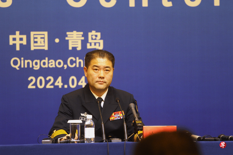新任中国海军新闻发言人、海军政治工作部宣传局大校局长冷国伟首次公开亮相。（林煇智摄）