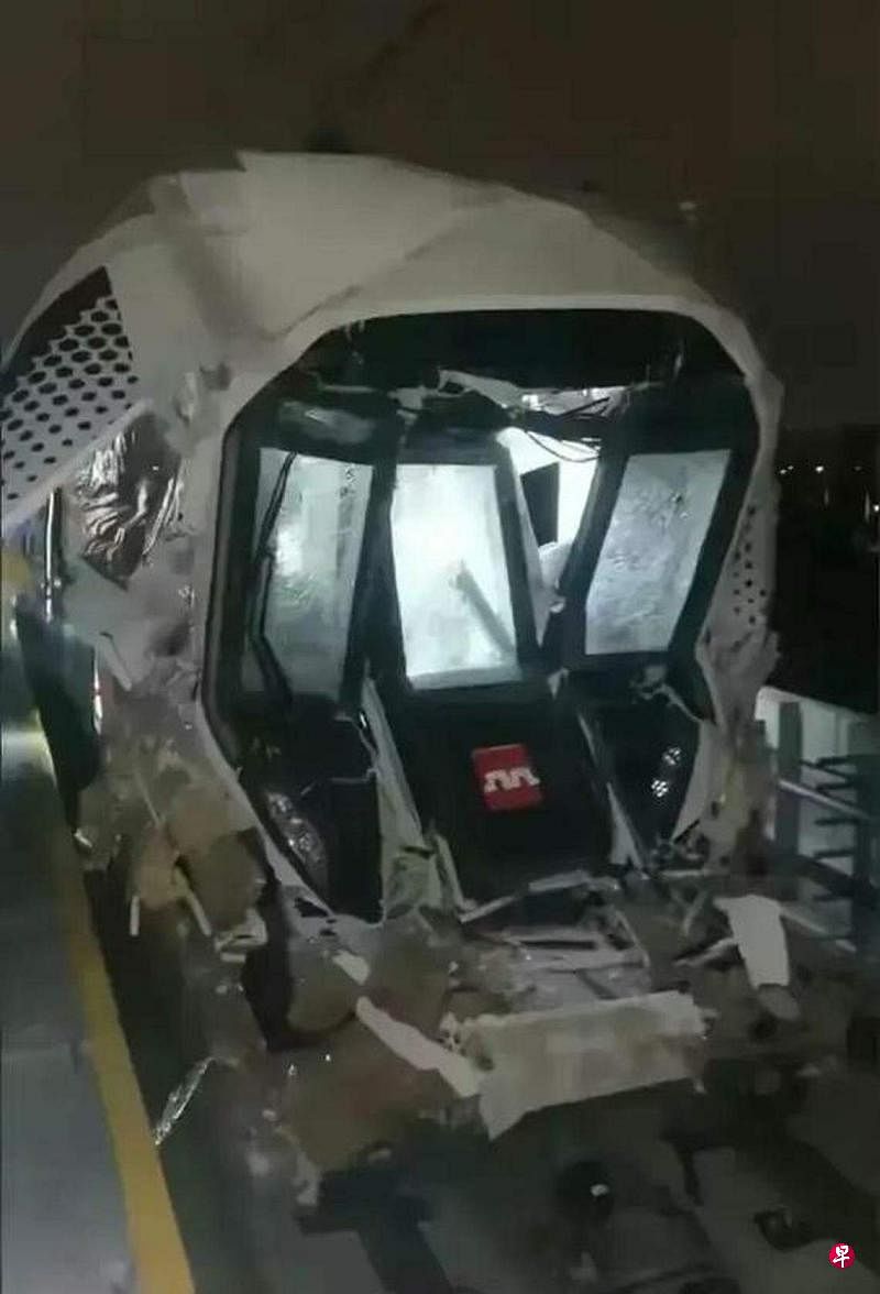 网传照片显示，西安地铁10号线在试车时发生事故，车头和车厢在强烈冲击下严重变形。（互联网）