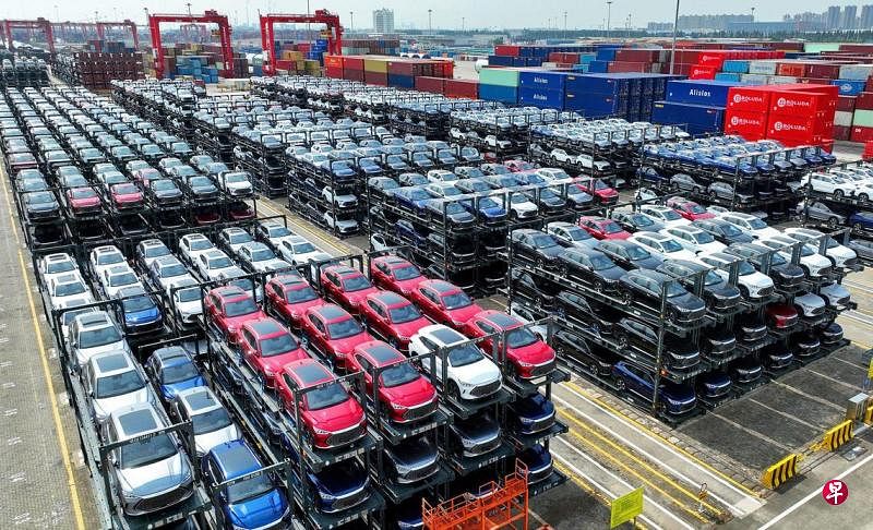 一篇评论文章说，长期以来，欧洲汽车制造商没有足够重视即将到来的汽车电动化转型，抱怨中国“补贴”电动汽车产业显得“很虚伪”。（法新社）