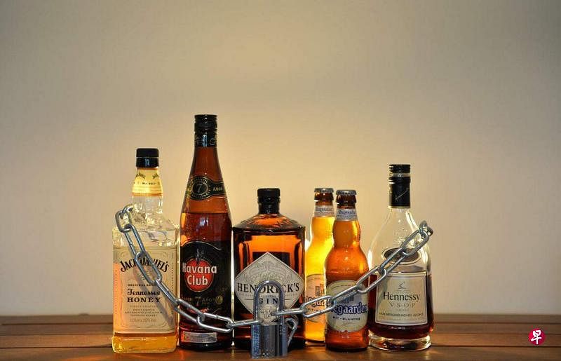 比利时临床生物学家弗洛林说，自动酿酒综合征患者体内会产生与酒精饮料同类型的酒精，但患者通常感觉不到酒精的影响。（档案照片）