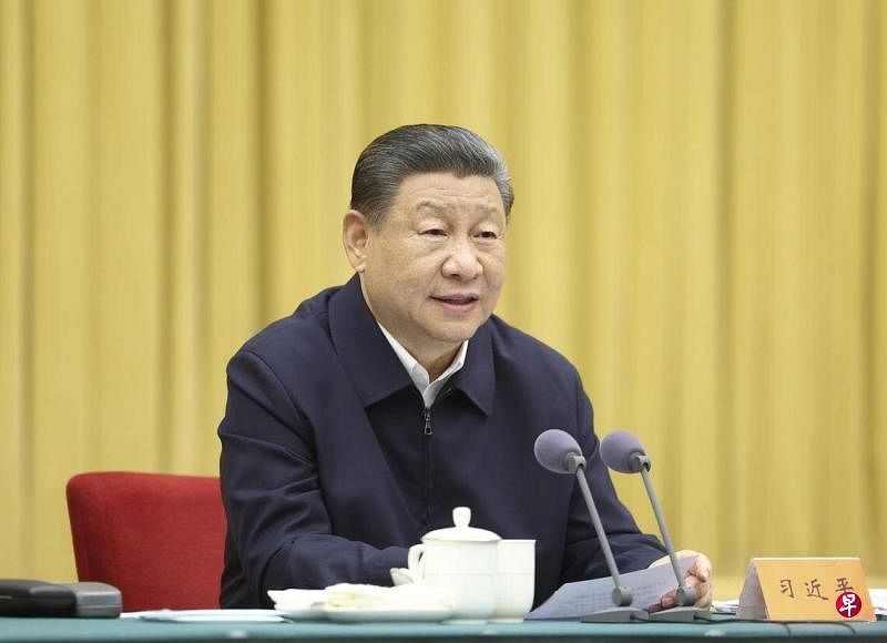 中共总书记、中国国家主席习近平星期二（4月23日）下午在重庆主持召开新时代推动西部大开发座谈会，并发表讲话。（新华社）