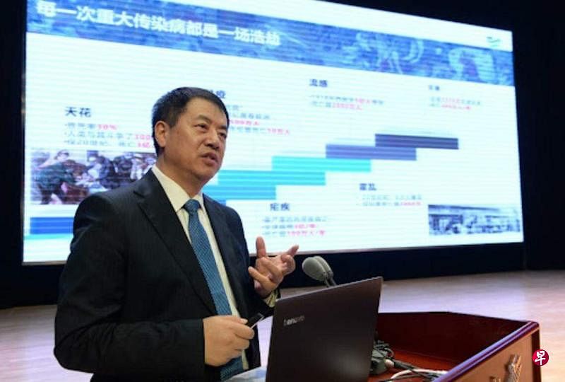 被譽為中國國藥疫苗之父的中國生物前董事長楊曉明在冠病疫情期間，率隊開發國產冠病滅活疫苗，聲名大噪。（互聯網）