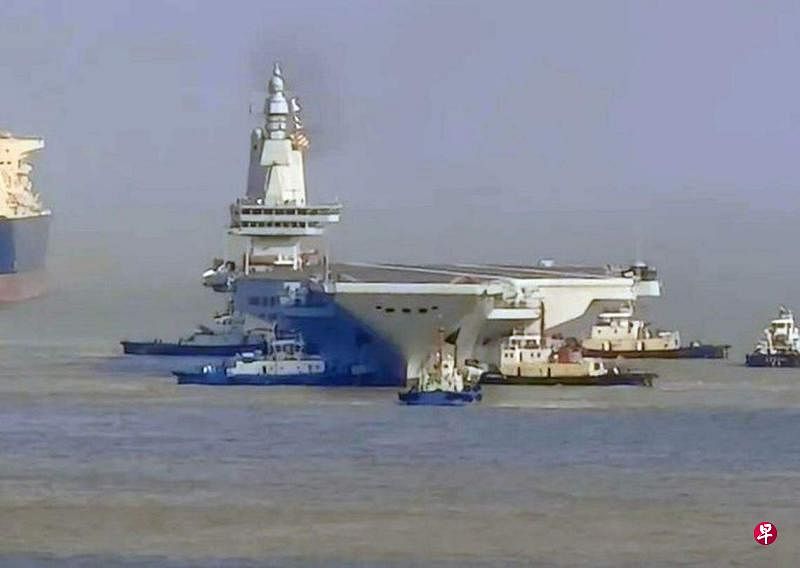 中国航母福建舰星期一（4月29日）疑似离开江苏造船厂，准备首次海试。（互联网）