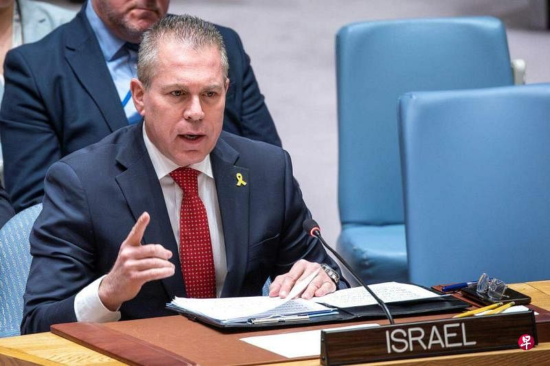 4月18日，联合国安理会就巴勒斯坦成为联合国会员国的决议草案进行表决，美国行使否决权，决议草案最终未获通过。以色列驻联代表埃尔丹在投票环节后发言。（路透社）