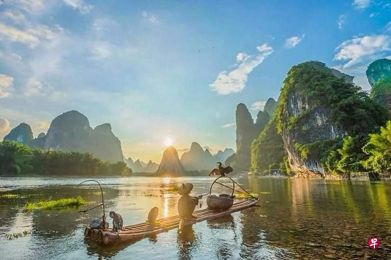 漓江游船是体验桂林山水的绝佳方式，更可以近距离接触漓江上独有的鱼鹰，了解这个古老的渔猎方式。（图/ASA提供）