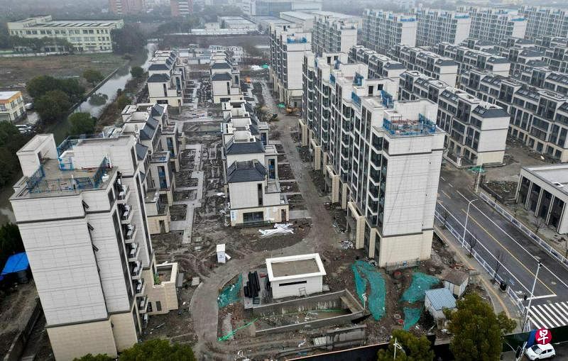 中国央行星期五宣布全面调整住房贷款利率政策，以提振低迷楼市。图为碧桂园位于上海的在建项目。（路透社）