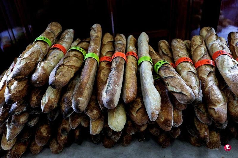 法国长棍面包2022年被联合国教科文组织列入非物质文化遗产名录。（法新社）