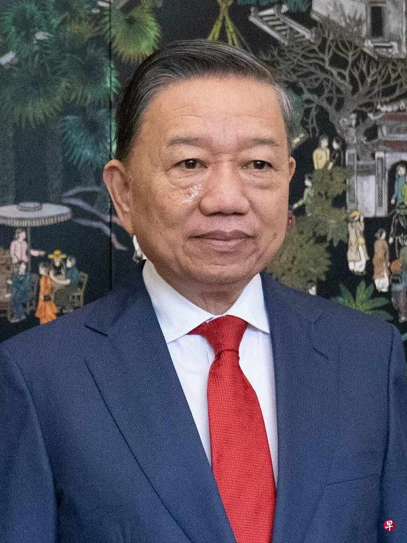 越共中央委员会向越南国会建议，由越共中央政治局委员、公安部长苏林（图）接任国家主席一职。（档案照片）