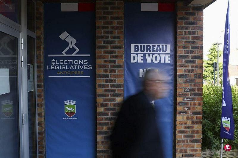 法国国民议会选举采取两轮投票制，第一轮投票中，候选人得票超过半数的直接当选；若无人得票过半，则获得不低于本选区12.5%登记选民支持的候选人进入第二轮投票，得票最高者当选，任期五年。（路透社）