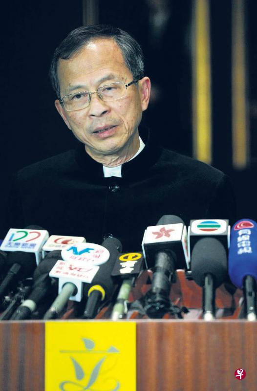 立法会自去年12月9日开始审议版权条例修订草案,短短数十天就三度“流会”,2月4日,审议再次“流会”,立法会主席曾钰成表示遗憾。 立法会自去年12月9日开始审议版权条例修订草案,短短数十天就三度“流会”,2月4日,审议再次“流会”,立法会主席曾钰成表示遗憾。